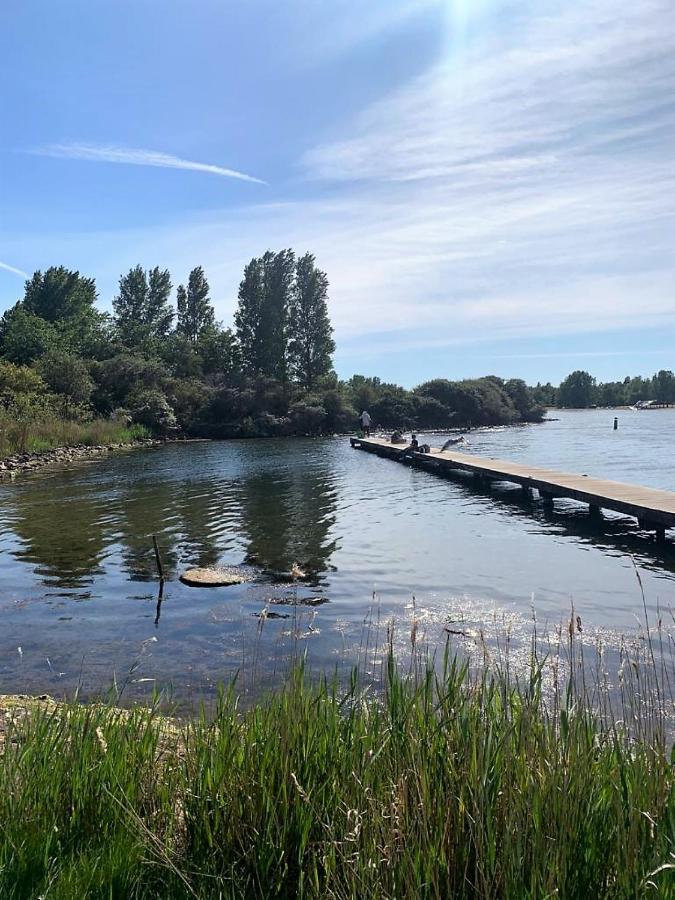 Ijsvogel Apartment, Duplex Family Home 4-Bed Located On The Largest Saltwater Lake Броунисе Екстериор снимка